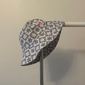 Lisa Says Gah Flower Print Bucket Hat